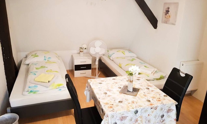Gemarkung Hechingen Apartment | Vierbettzimmer mit Bad
