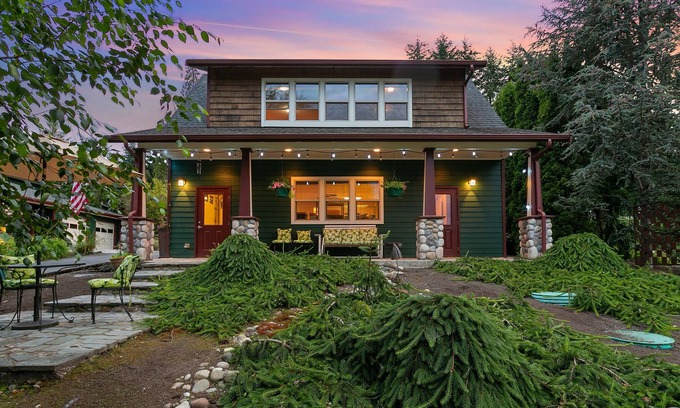 Snohomish Cottage | View cottage perched on 2 country acres/romantic/refreshing/relaxing/private