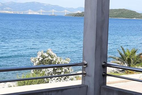 Drace Apartment | View of the Pelješki bridge