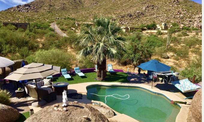 Carefree House | ❤️ VIEWS-pool- Jacuzzi - boulders - private walk to town. Unique