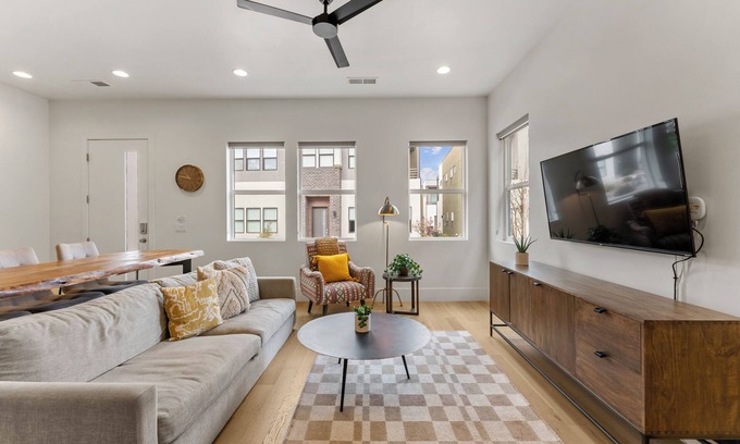 Bloomington House | Villa #12 at Bloomington Country Club: Pool, Golf, Restaurant