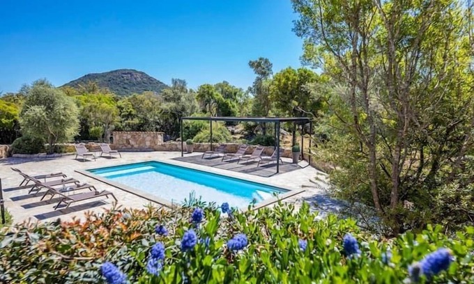 Santa Giulia Villa | Villa 18, beach, pool, cinema, 400m².