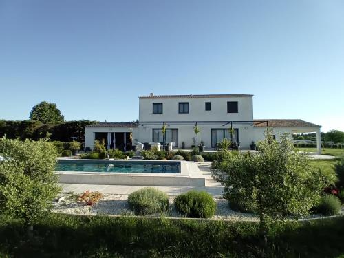 Arles Villa | villa 4 étoiles avec piscine et pool house