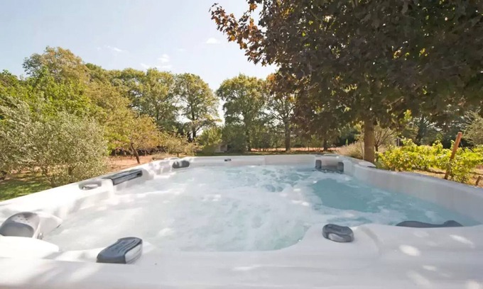 Saint-Denis Villa | VILLA 4* AIR-CONDITIONED SWIMMING POOL SPA TERRACES PARK WIFI - 8 PEOPLE