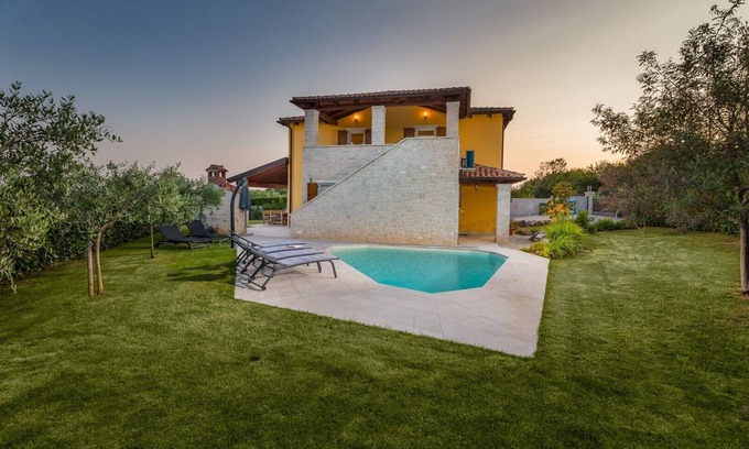 Susnjici Villa | Villa Amalija, a holiday home with a heated pool