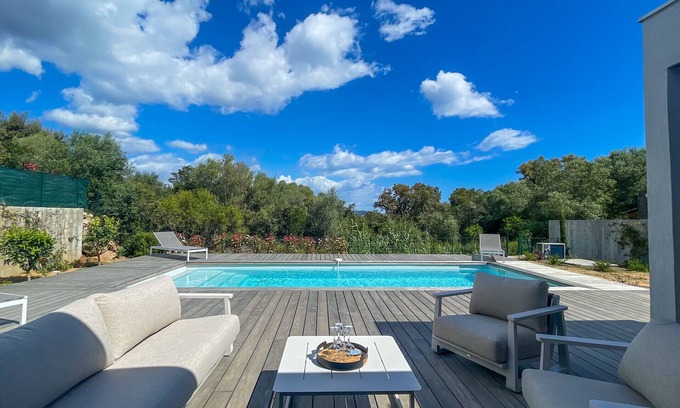 Cirendinu Villa | Villa ARINELLA VILLATA Heated swimming pool. Walking distance from Saint Cyprien to Pinarello