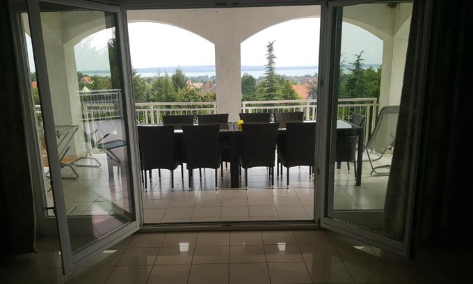 Vonyarcvashegy Apartment | Villa Attila