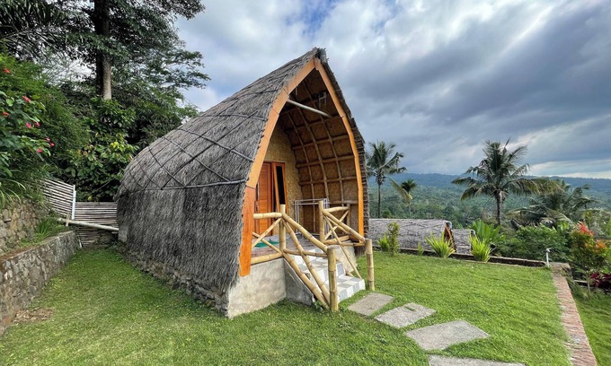 Bayan Villa | Villa Bambu Rinjani & Restaurant