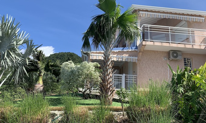 Pointe-Noire House | VILLA BETWEEN SEA AND MOUNTAIN