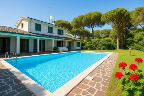 Lignano Pineta Villa | Villa by the Sea and Pool