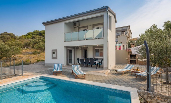 Sevid Villa | Villa Calma with Swimming Pool