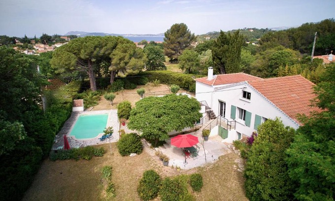 Le Pradet Bed & Breakfast | Villa Caprier