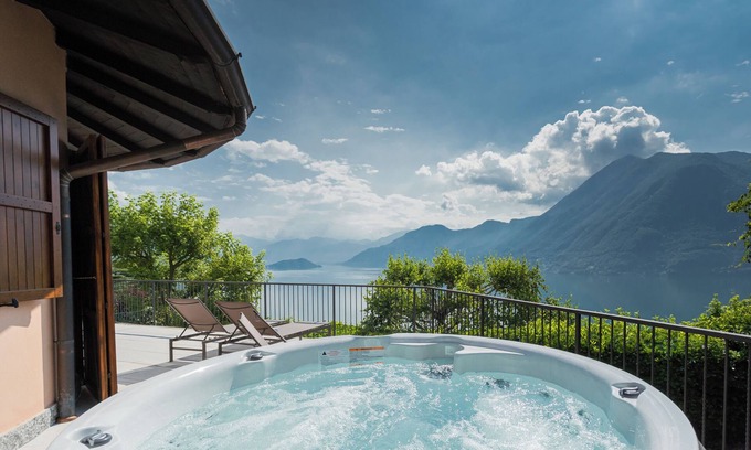 Argegno Villa | Villa Castello by Rent all Como