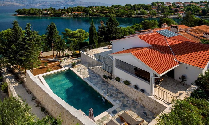 Splitska Villa | Villa Creativa with Heated Pool