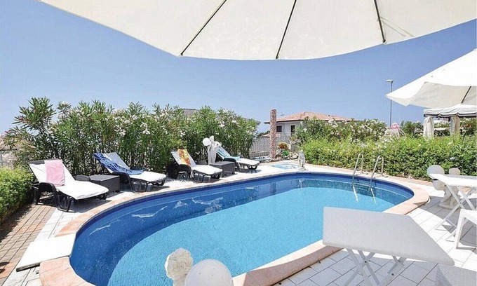 Tortora Marina House | Villa Croma: An elegant and welcoming three-story townhouse which faces the sun and the sea, with Free WI-FI.