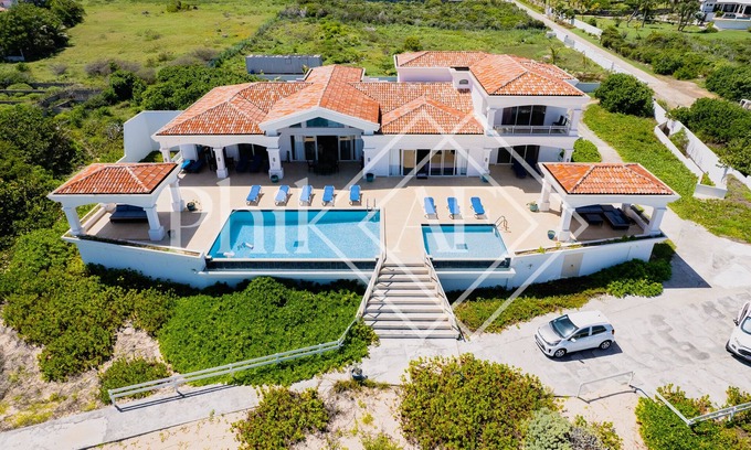 Upper Prince's Quarter Villa | Villa de 10 Chambres les Pieds Dans L'eau à Guana Bay