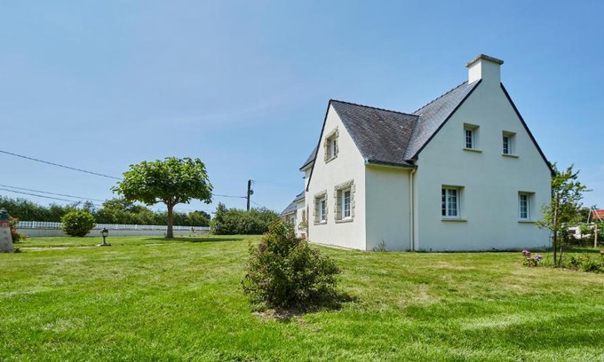 Ambon Villa | Villa de Cromenach