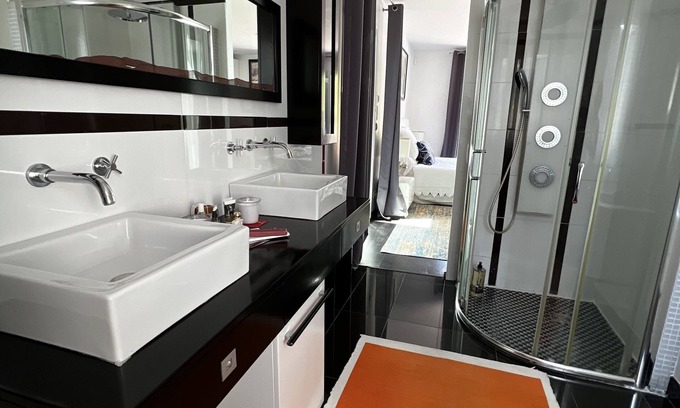 Saint-Gely-du-Fesc Villa | Villa de Prestige sur 2000m2 de Jardin Arboré Avec Piscine et Jacuzzi