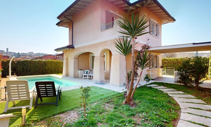 Manerba del Garda Villa | Villa Dolcevita by Bookinggardalake