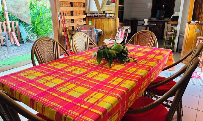 Dampierre Villa | Villa Familiale 8p Piscine Sécurisée & Jardin PMR