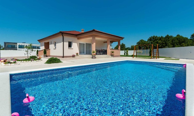 Zaton Villa | Villa First Hill with heated pool