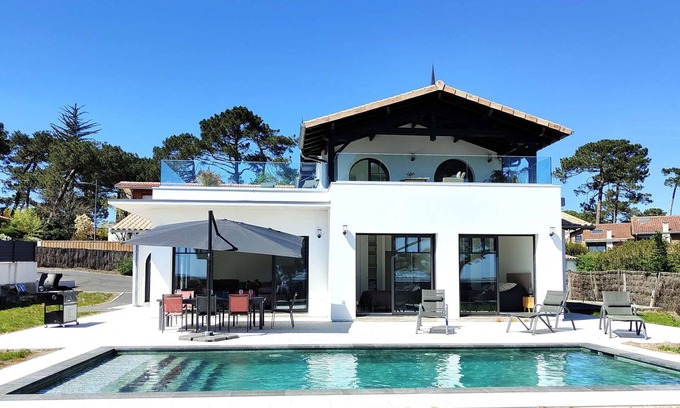 Lege-Cap-Ferret Villa | Villa for 12 with heated pool and stunning views, waterfront at Bassin d'Arcachon