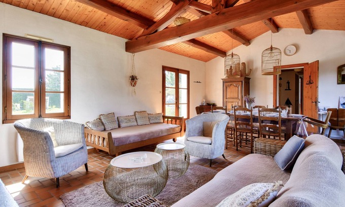 Noirmoutier-en-l'Ile Ski Chalet | Villa for 10 with swimming pool and garden