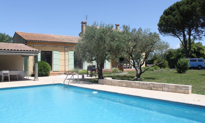 Entraigues-sur-la-Sorgue Villa | Villa LES Deux Pinsjardin Piscine Provence