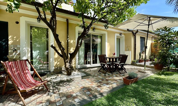 Vallecrosia Apartment | Villa from the 18th century I Garden I 4 people I 5 Min to sea I Private Parking