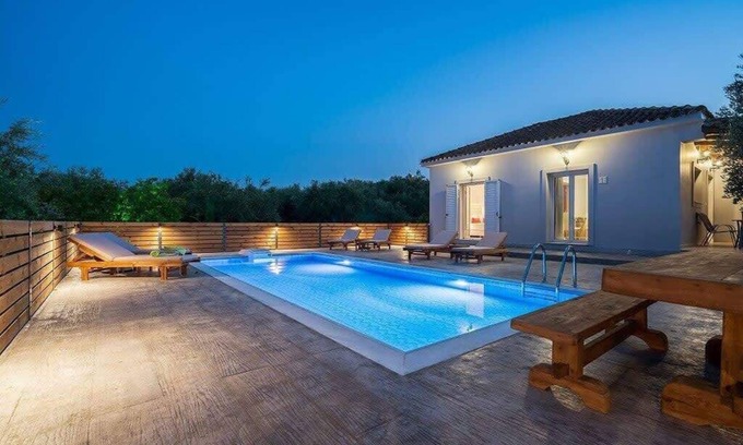 Fiolitis House | Villa Ftelia Private Pool Sleeps 9 Near Beach