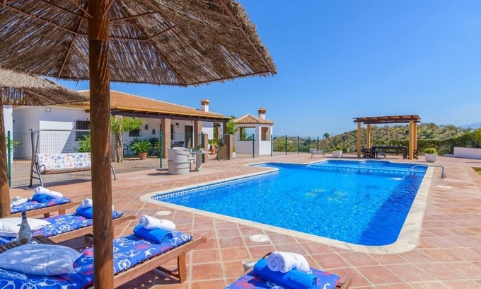 Guaro Villa | Villa Galiano Guaro by Ruralidays