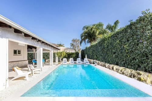 Carrozziere Villa | Villa Giloma by Villa Plus