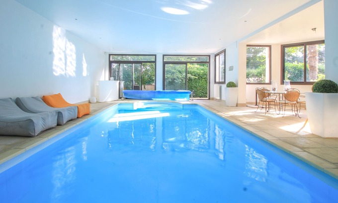 Villennes-sur-Seine Villa | Villa heated pool, central A/C for bedrooms, 30mn to Paris