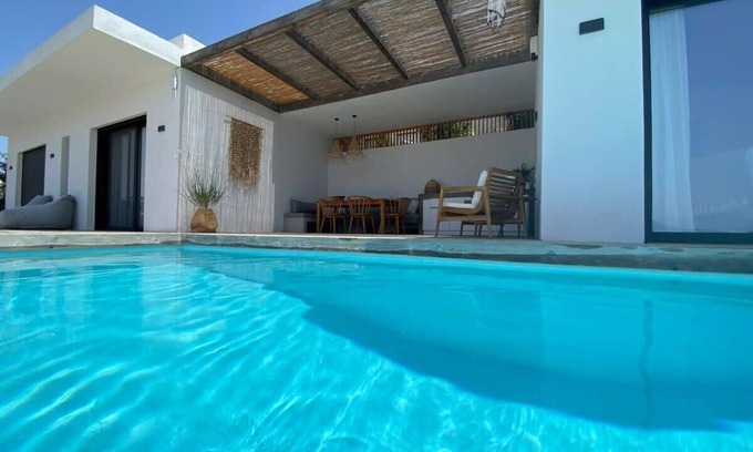 Aktio-Vonitsa Villa | Villa Ilios Summary: