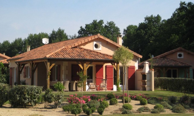 Les Forges Villa | Villa in France with Garden & Barbecue