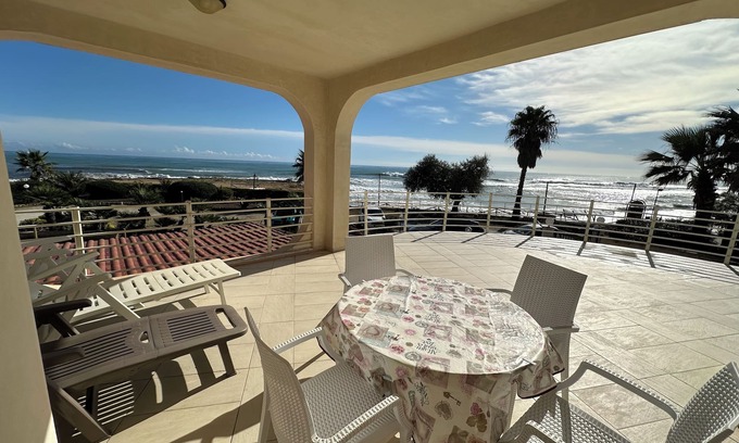 San Lorenzo Villa | Villa in San Lorenzo just 5 meters from the golden beach and crystal clear sea.