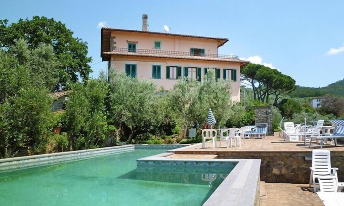 Giugnano Apartment | Villa in Tuscany near Vinci Museum