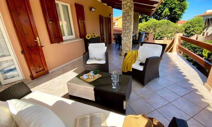 Sa Rocca Tunda Villa | Villa Luigi - Villa with Large Terrace and Barbecue for Families and Groups