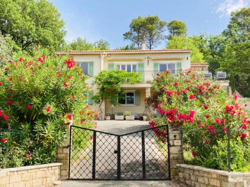 Entrecasteaux Villa | Villa Magrado