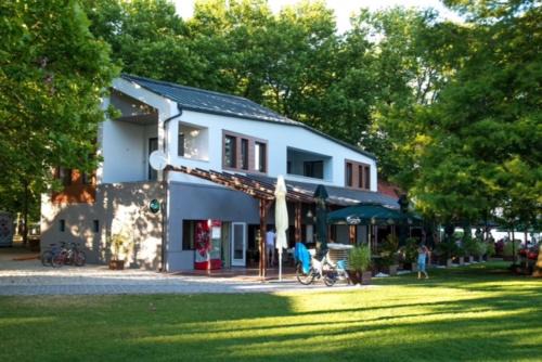 Balatongyorok Apartment | Villa Mangó