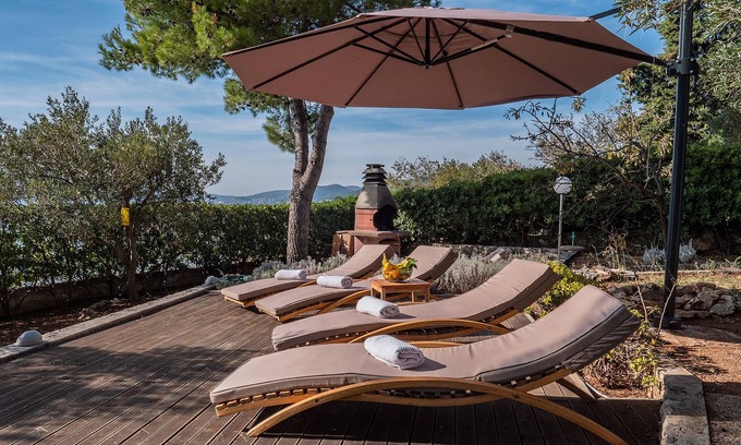 Seget Vranjica Villa | Villa Mare */Luxury holiday house on the beach in Vranjica (Trogir Riviera)