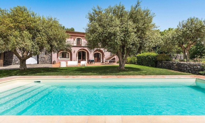 Milo Villa | Villa Mila - Villa on the slopes of Etna, in Sicily, with private pool and seaview