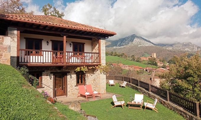 Tanarrio Villa | Villa Mogrovejo with Garden View