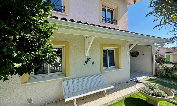 Taussat Villa | Villa Monzie basin