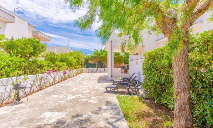 Torre Santa Sabina Villa | Villa Orchidea - Enclosed garden - For families - AC- Wifi - Close to the sea