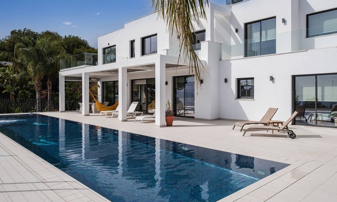 Pinares de San Anton Villa | Villa 'Palacio Nazari' with Private Pool, Wi-Fi and Air Conditioning