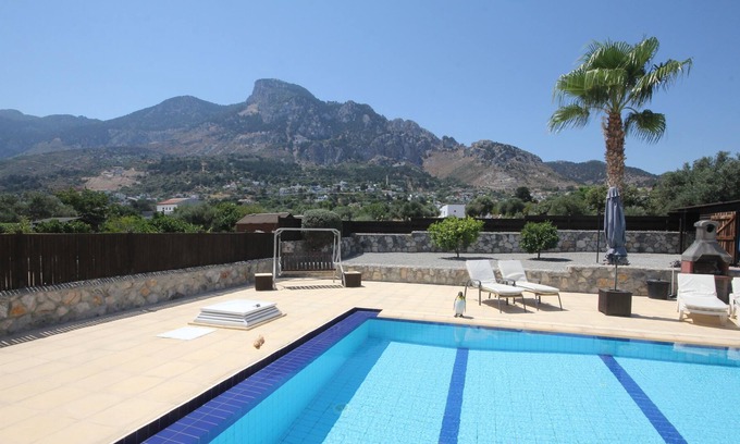 Karsiyaka Villa | Villa Paradise with stunning mountain views and near the beach