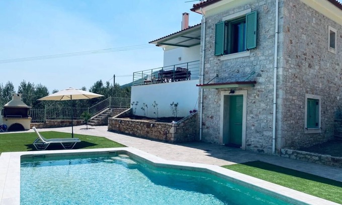 Kefalari Apartment | Villa Pasithea: Family-Friendly Seaside Bliss in the Heart of the Peloponnese!