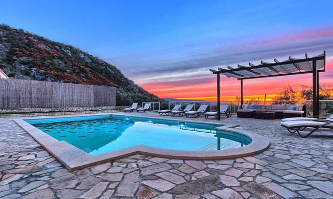 Dubravka Villa | Villa Pave Hilltop - six bedroom, pool, jacuzzi, for up to 16