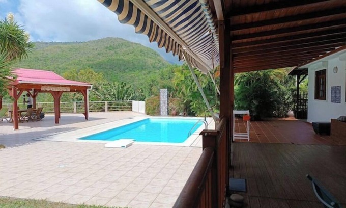 Marigot Villa | Villa Piscine, Solarium Avec Carbet, vue mer et Montagne. Animaux Acceptés